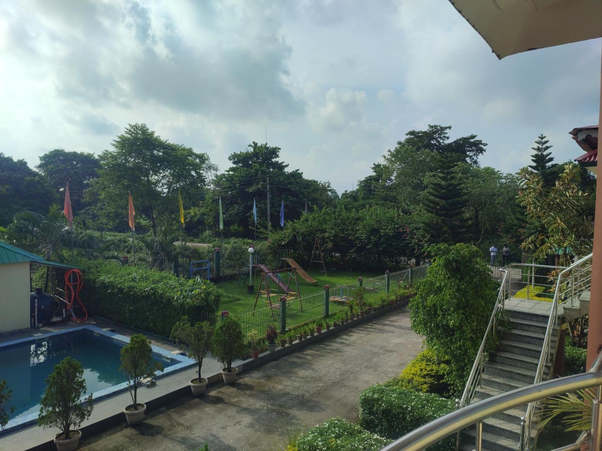 Maa Greenary View - A Holiday Resort Alipur Duar Екстер'єр фото