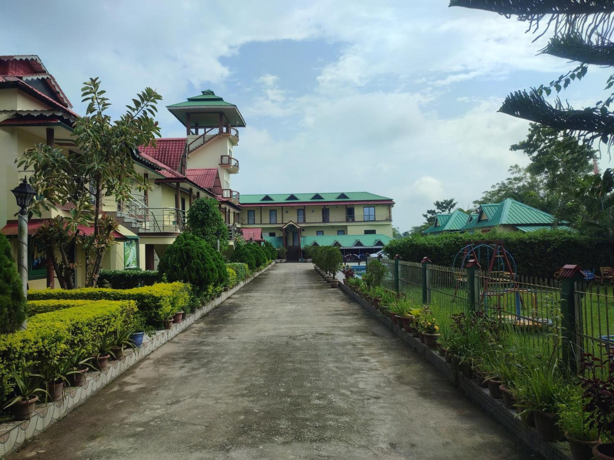 Maa Greenary View - A Holiday Resort Alipur Duar Екстер'єр фото