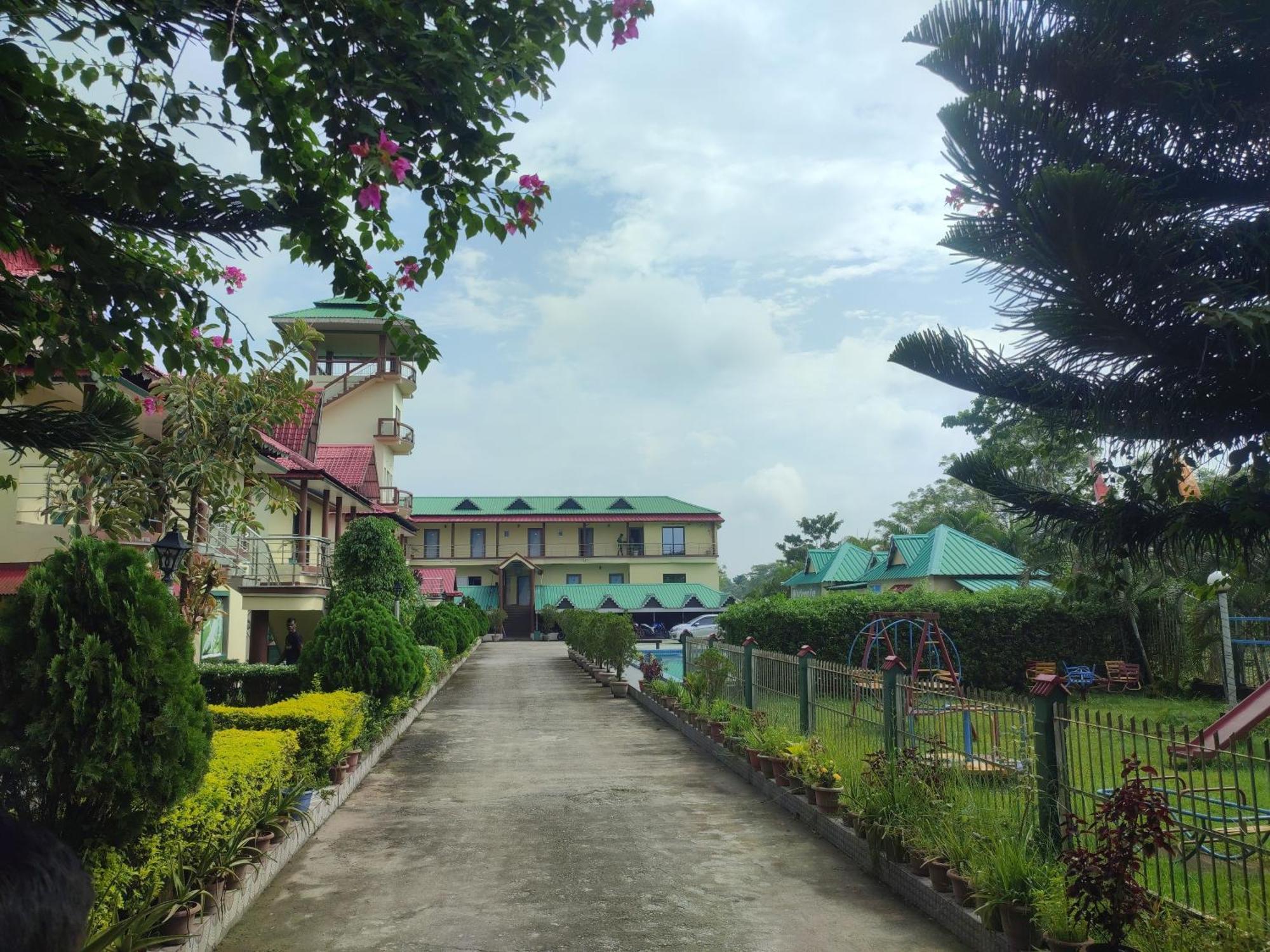 Maa Greenary View - A Holiday Resort Alipur Duar Екстер'єр фото